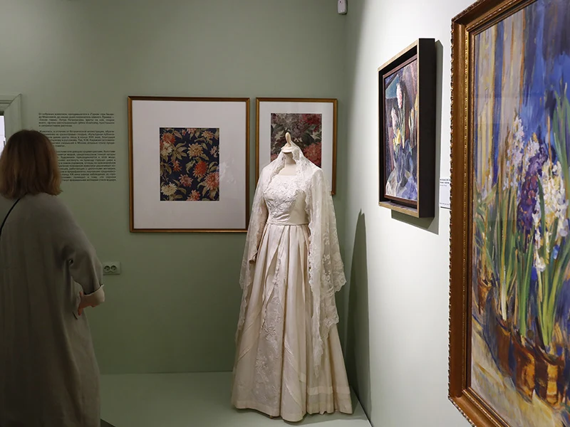 На выставке в «Горках Ленинских» частью экспозиции стали платья из коллекции Киностудии им. М. Горького - 1
