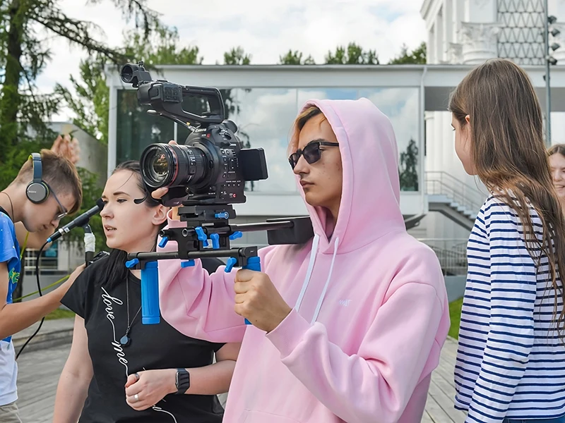 Юных посетителей Московского урбанистического форума научат работать в кадре и снимать кино - 6