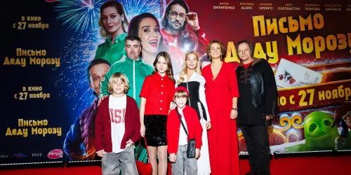 Иван Охлобыстин и Кристина Асмус представили фильм Киностудии Горького «Письмо Деду Морозу» на премьере в Москве
