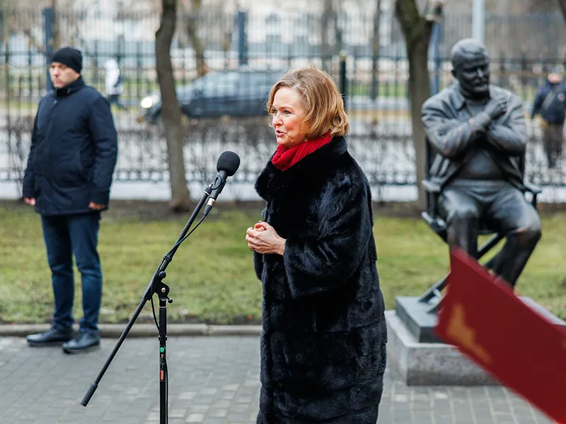 На Киностудии Горького открыли скульптурную композицию в память о создателях фильма «Семнадцать мгновений весны» - 3