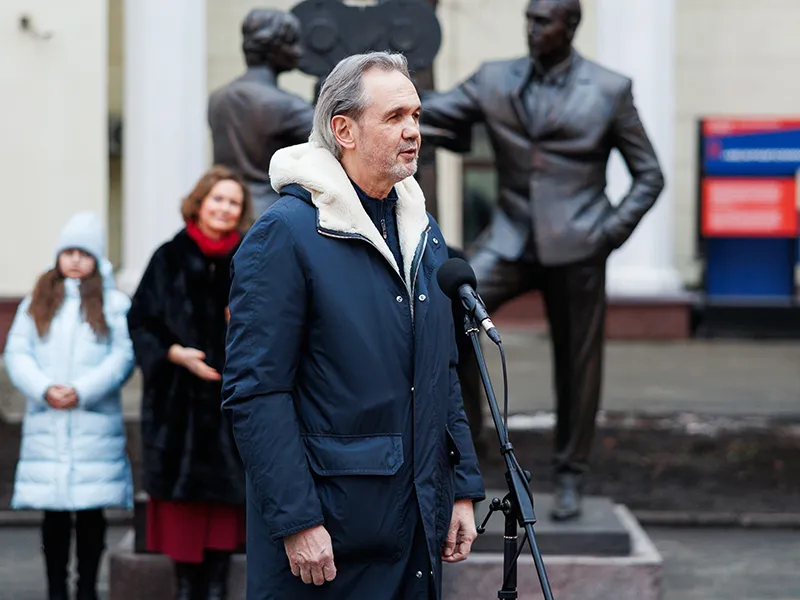 На Киностудии Горького открыли скульптурную композицию в память о создателях фильма «Семнадцать мгновений весны» - 5