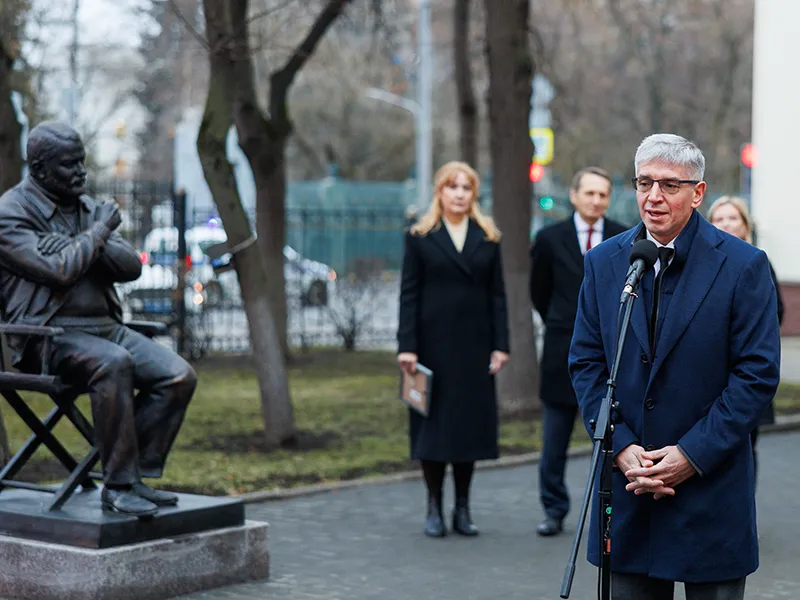 На Киностудии Горького открыли скульптурную композицию в память о создателях фильма «Семнадцать мгновений весны» - 6
