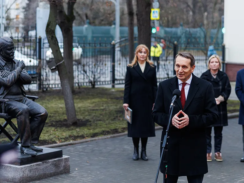 На Киностудии Горького открыли скульптурную композицию в память о создателях фильма «Семнадцать мгновений весны» - 9